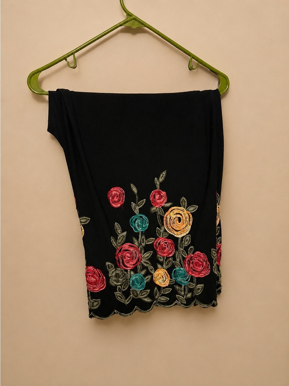 Stem & Vine Black Floral Embroidered Pants – Size 2X